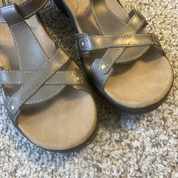 NEW Clarks Womens Hayla Flute Leather Sandals Size 10 N Pewter Adjustable Strap - Picture 3 of 10